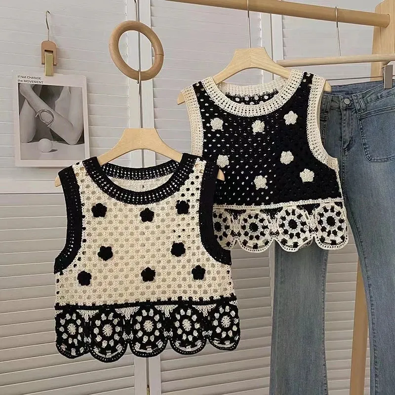 OUMEA Women Crochet Sleeveless Tanks Openwork Retro Tops  Korean Style Contrast Color Chic Knitting Tops Hot Girl Tops Ins